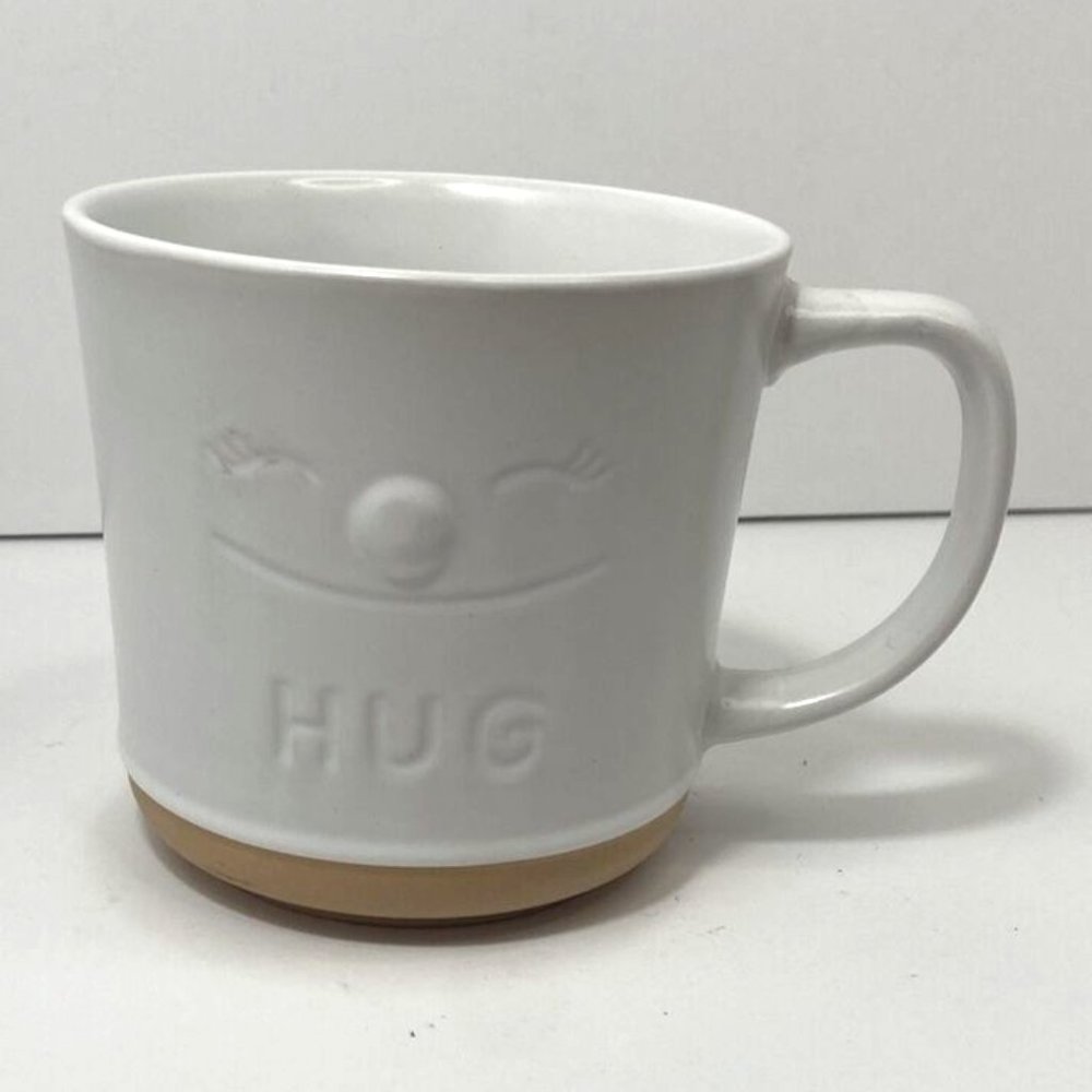 Potters Corner Handcrafted Ceramic Hug Smiling Mug White And Beige EUC